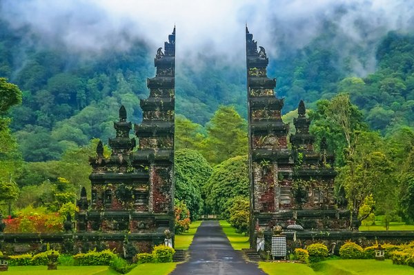 Comment organiser une visite des temples hindous à Bali?